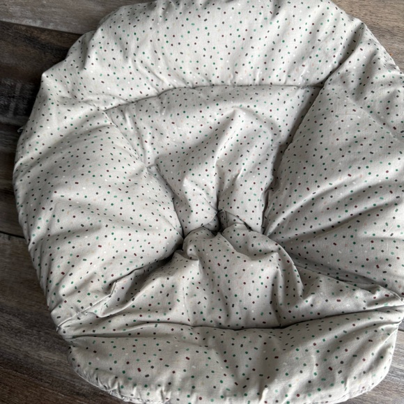 Polka Dot Stokke Clikk high chair cushion - Picture 1 of 6